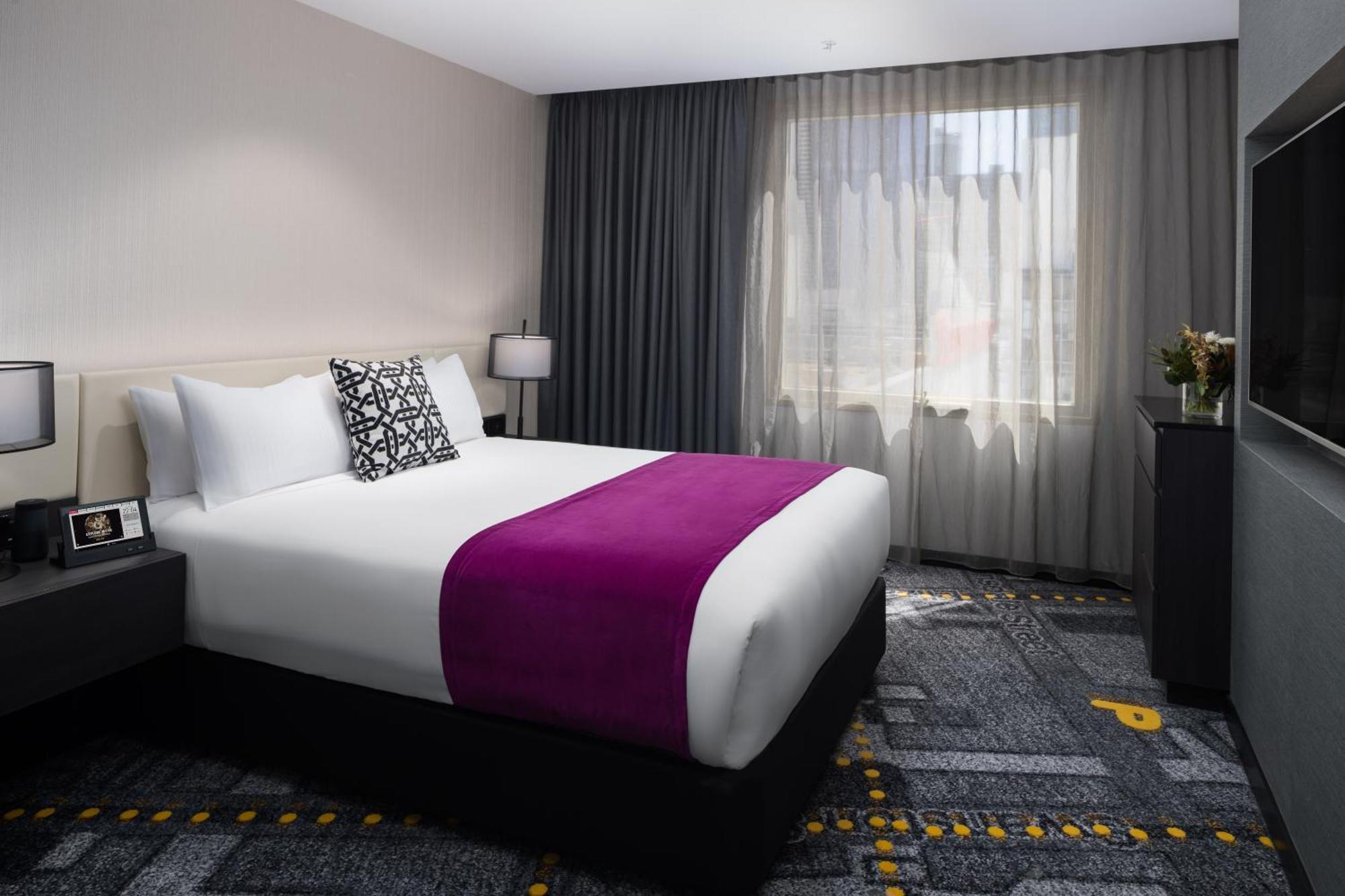 Pullman Melbourne City Centre Экстерьер фото A bedroom at the hotel