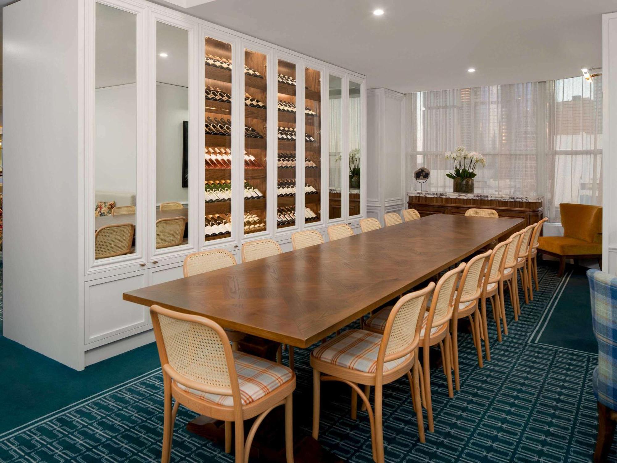 Pullman Melbourne City Centre Экстерьер фото The dining room