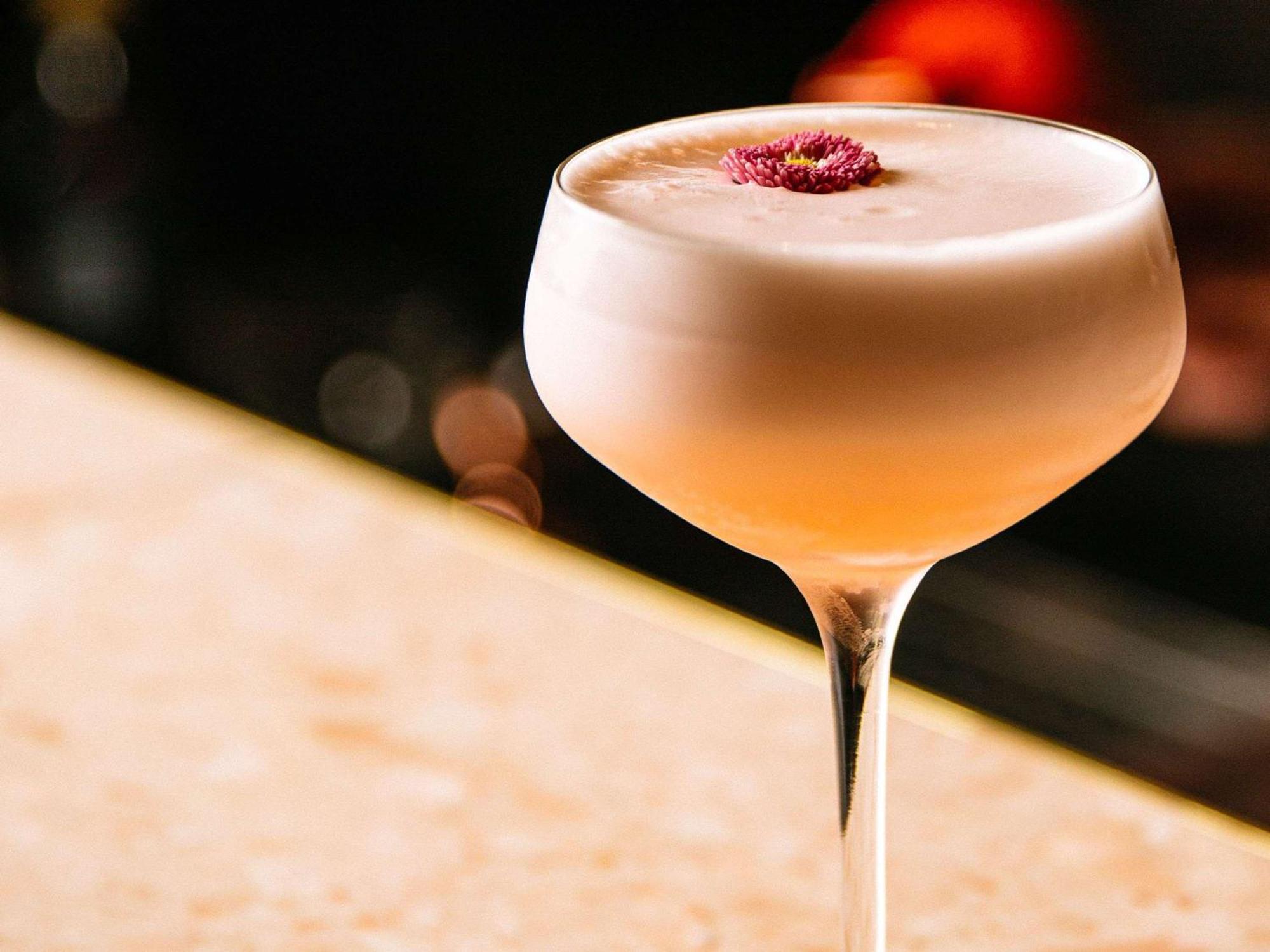 Pullman Melbourne City Centre Экстерьер фото A Clover Club cocktail