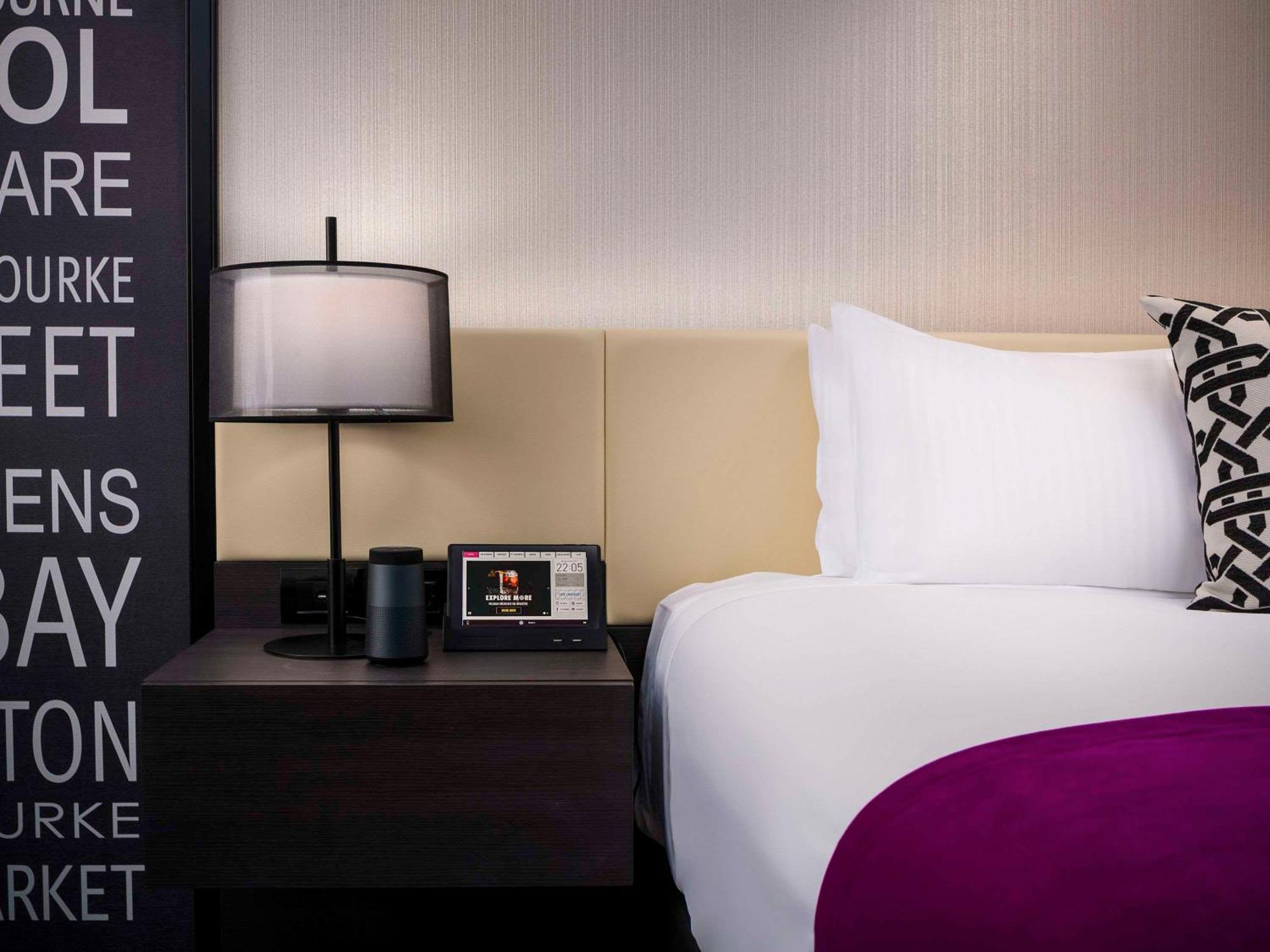 Pullman Melbourne City Centre Экстерьер фото A guest room at the Hotel George V