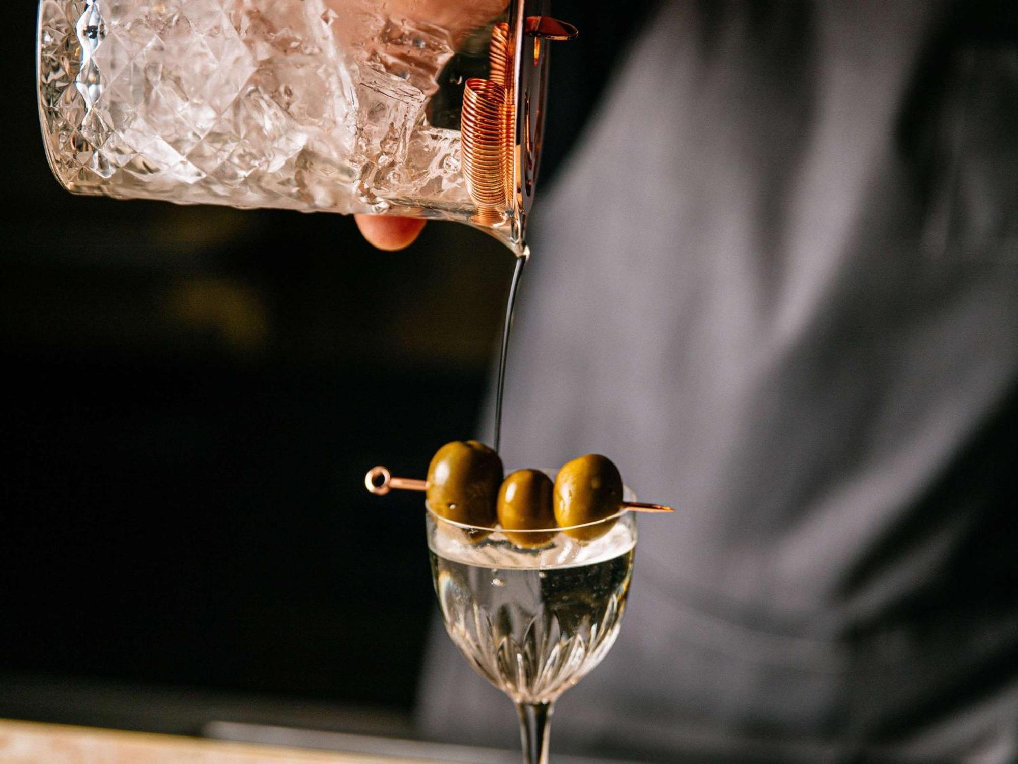 Pullman Melbourne City Centre Экстерьер фото A martini being poured