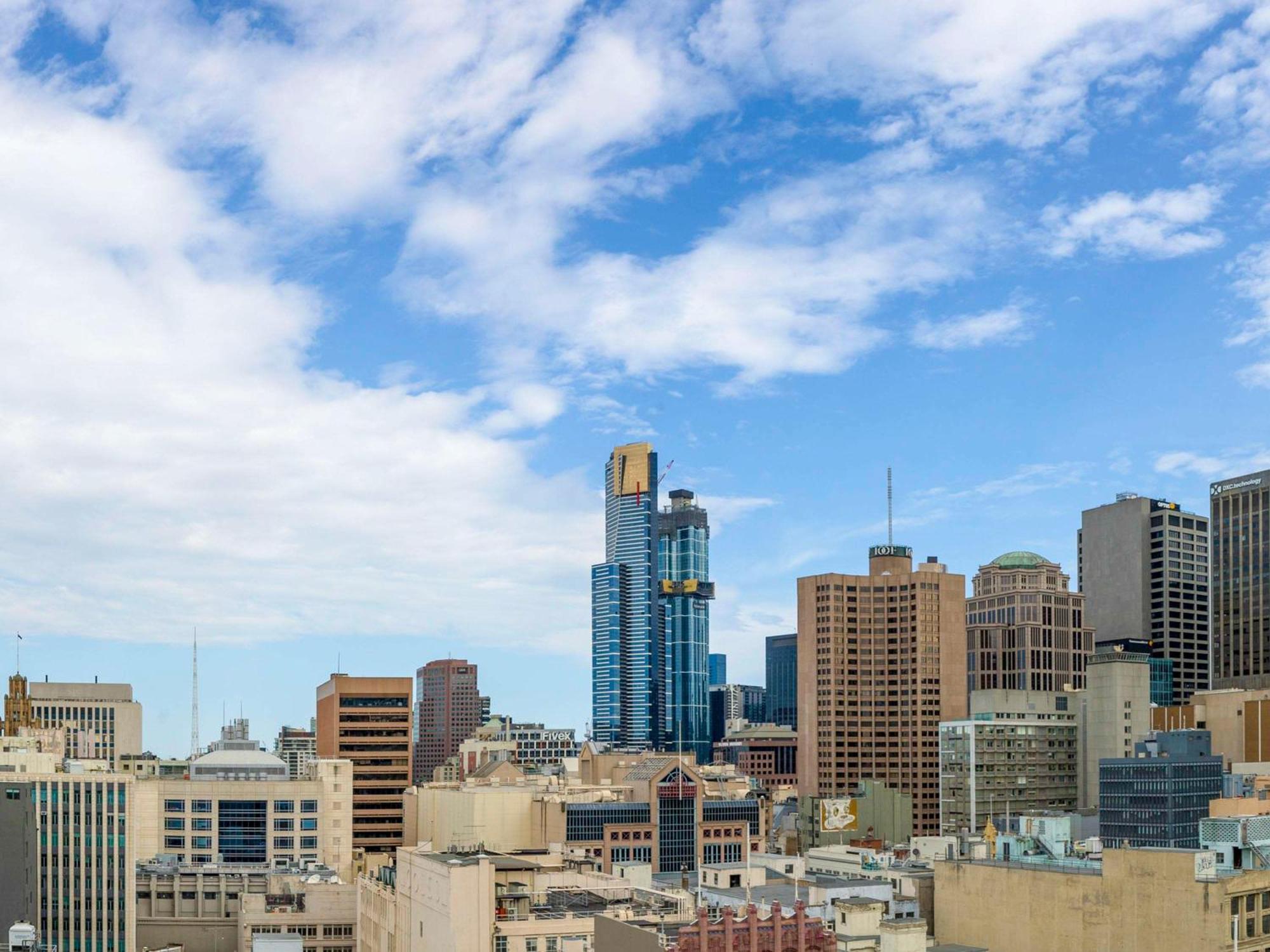 Pullman Melbourne City Centre Экстерьер фото Skyline of Perth