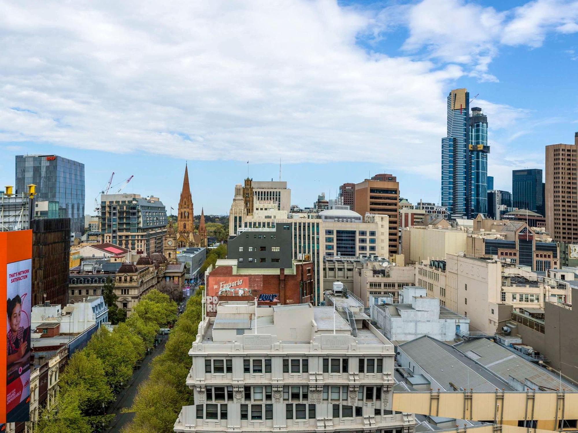 Pullman Melbourne City Centre Экстерьер фото View of the Melbourne CBD from the west