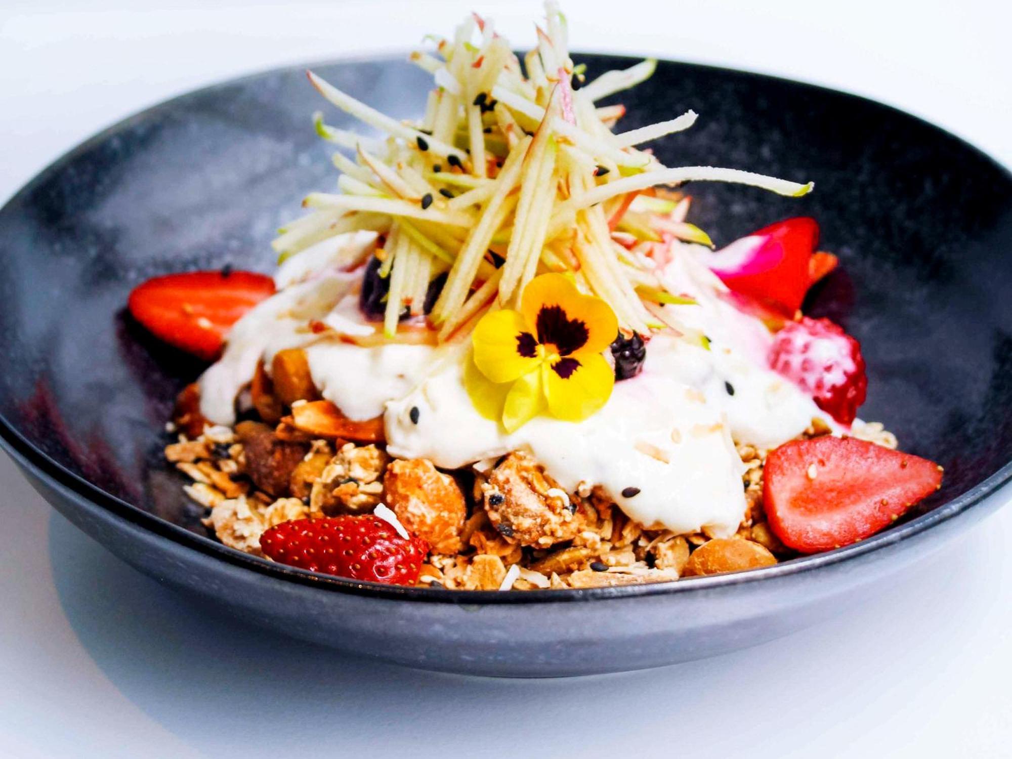 Pullman Melbourne City Centre Экстерьер фото Muesli with yoghurt and fruit