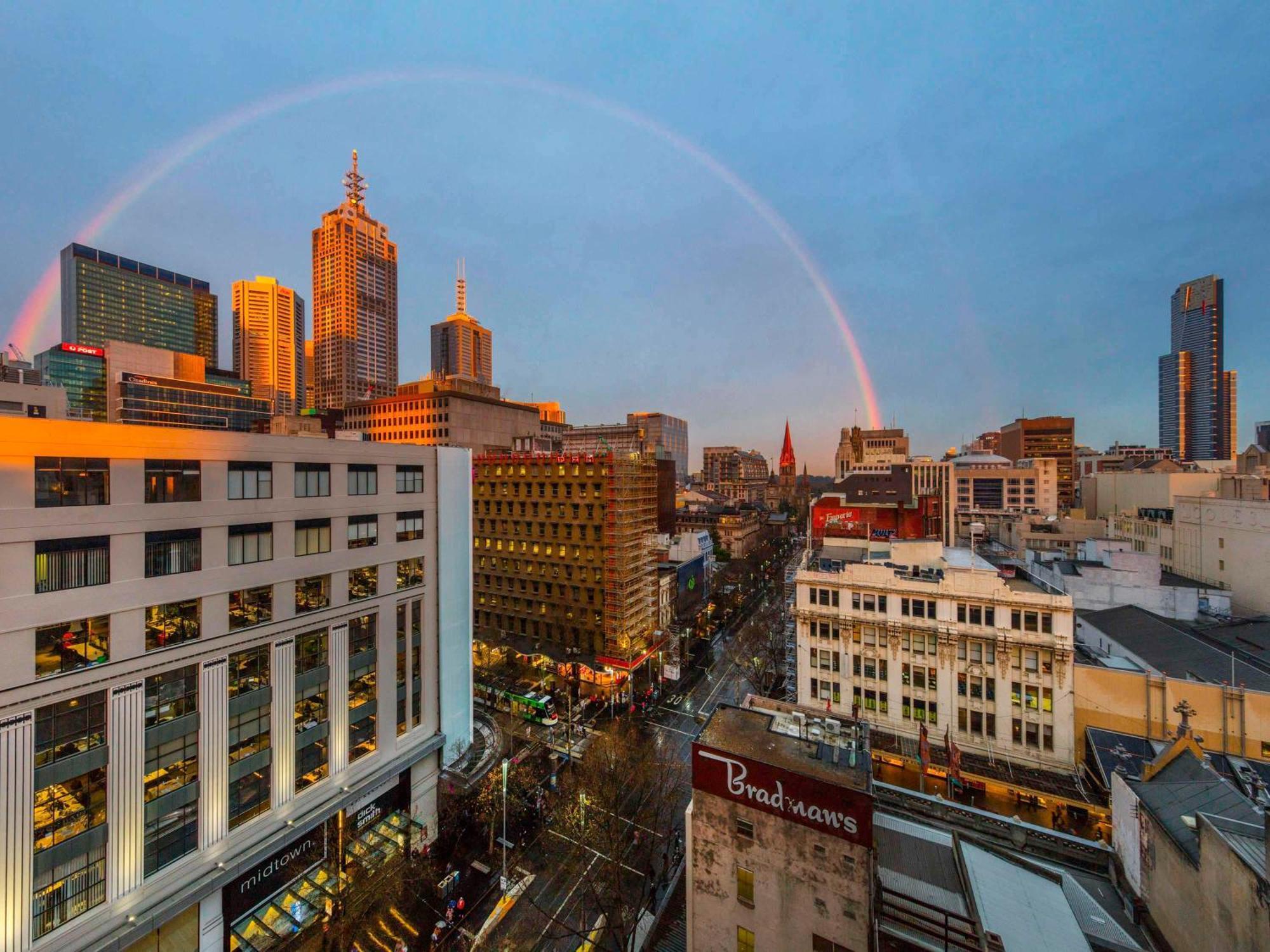 Pullman Melbourne City Centre Экстерьер фото A double rainbow over Melbourne, Australia