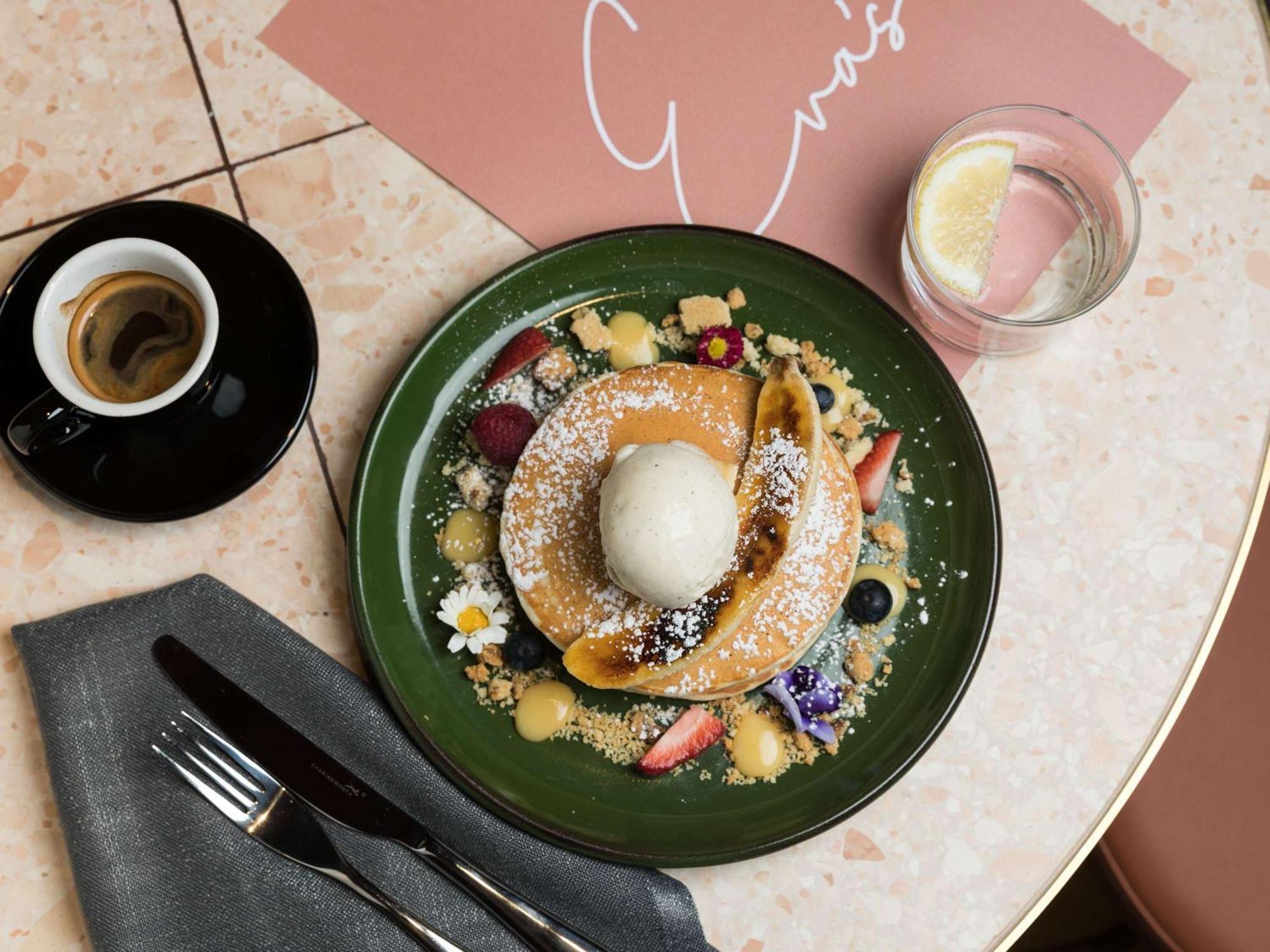 Pullman Melbourne City Centre Экстерьер фото A plate of pancakes